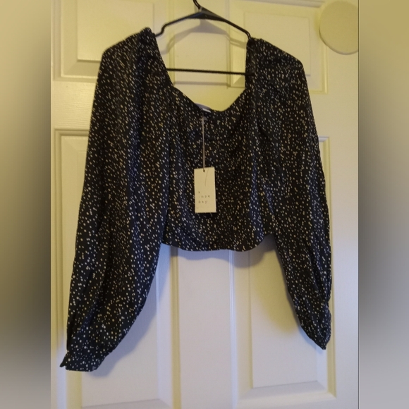 A. New day long sleeved cropped blouse - Picture 1 of 7
